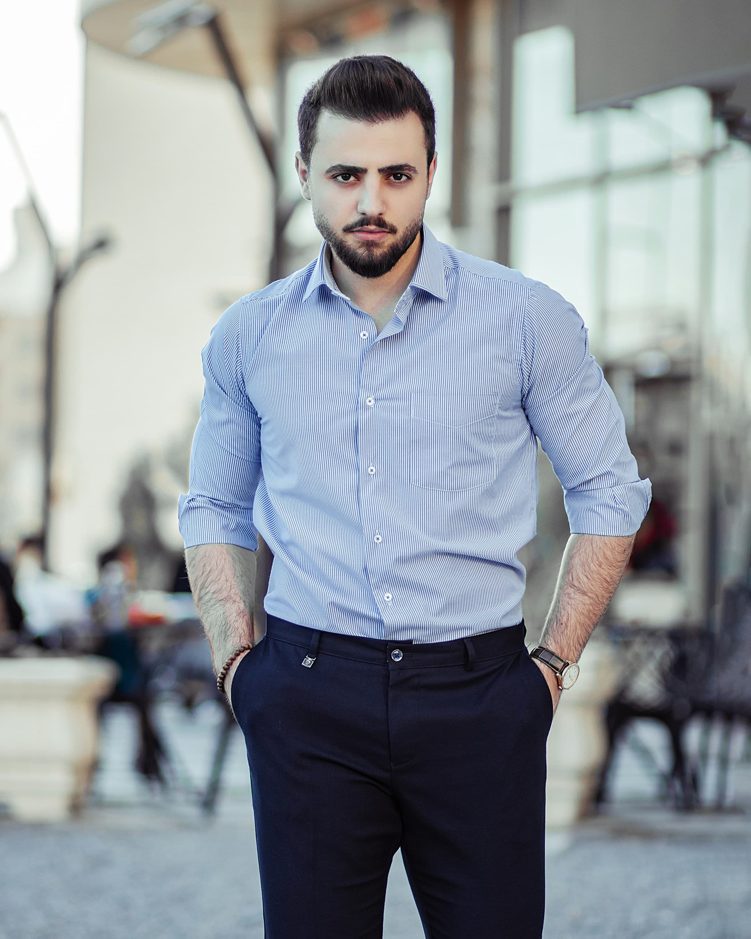 Man wearing a relaxed linen-blend shirt